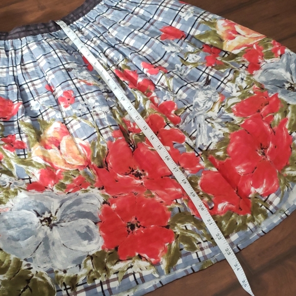 Anthropologie spring floral skirt blue and red. - Picture 7 of 7